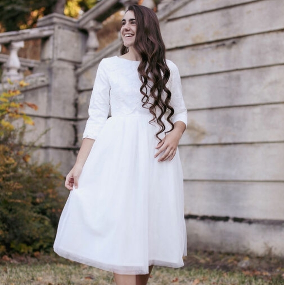 Dainty Jewells Wedding Dress - Picture 1 of 3